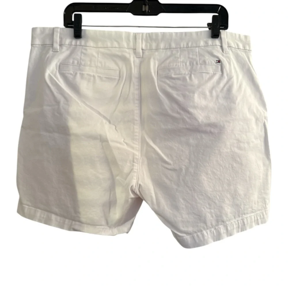 Tommy Hilfiger white chino shorts size 18 EUC A-91